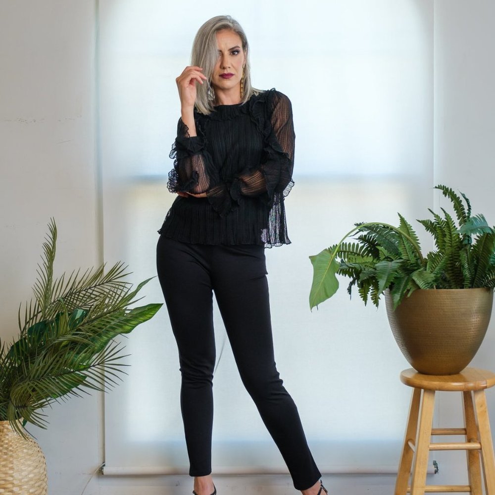 Straight leg mid-rise trouser.